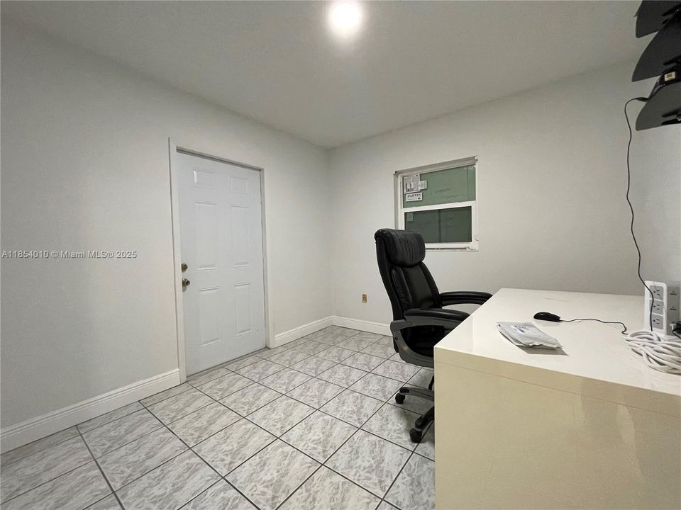 Недавно арендовано: $3,590 (3 спален, 1 ванн, 1100 Квадратных фут)