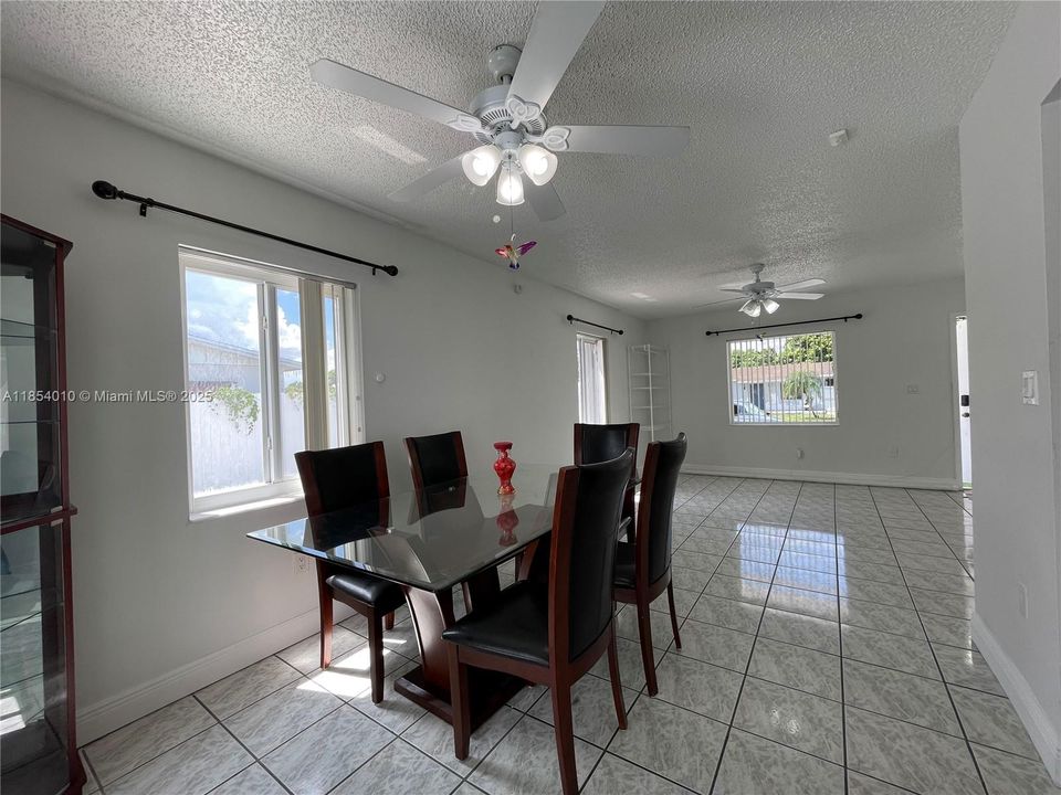 Недавно арендовано: $3,590 (3 спален, 1 ванн, 1100 Квадратных фут)