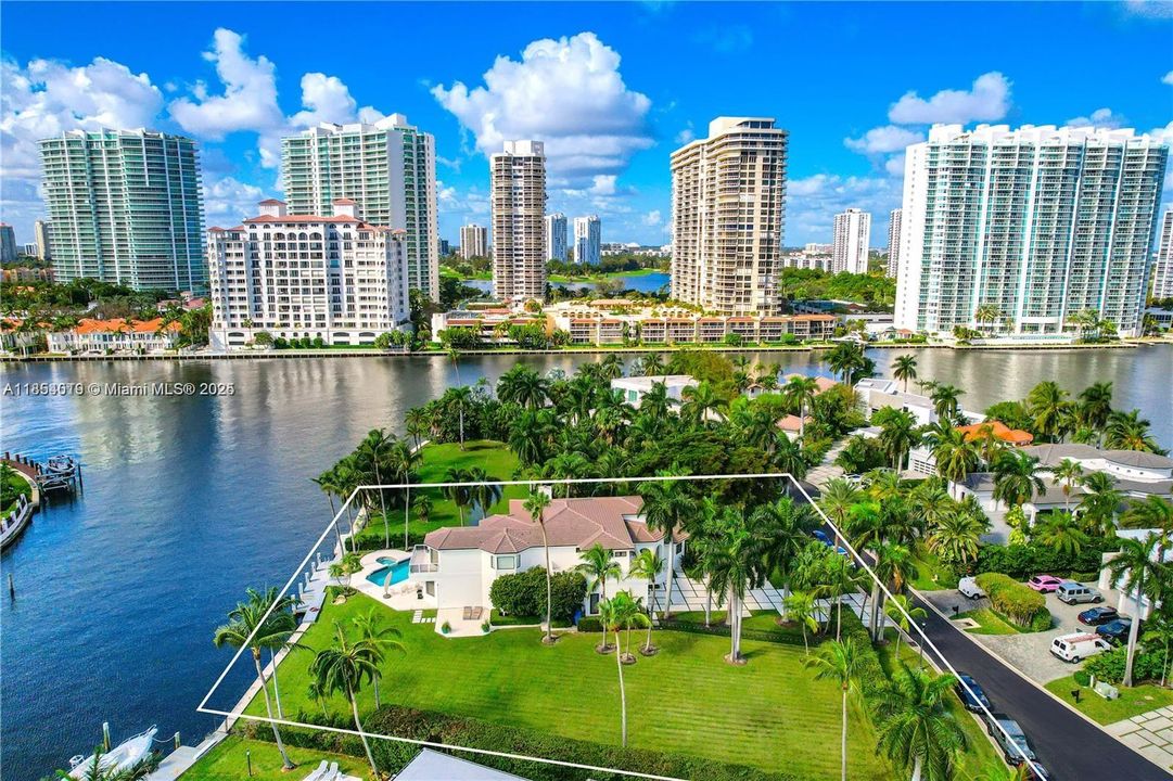 For Rent: $35,000 (6 beds, 5 baths, 4869 Square Feet)