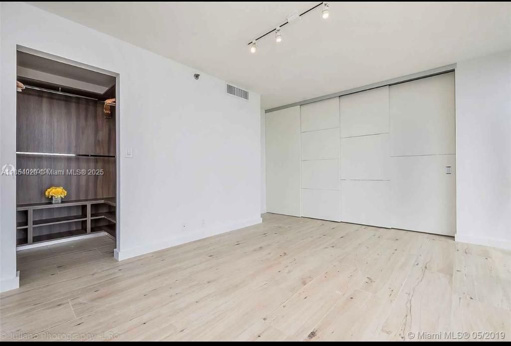 For Sale: $599,000 (2 beds, 2 baths, 1061 Square Feet)