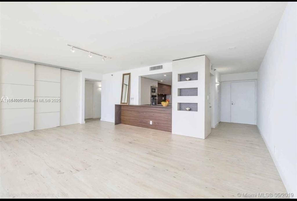 For Sale: $599,000 (2 beds, 2 baths, 1061 Square Feet)