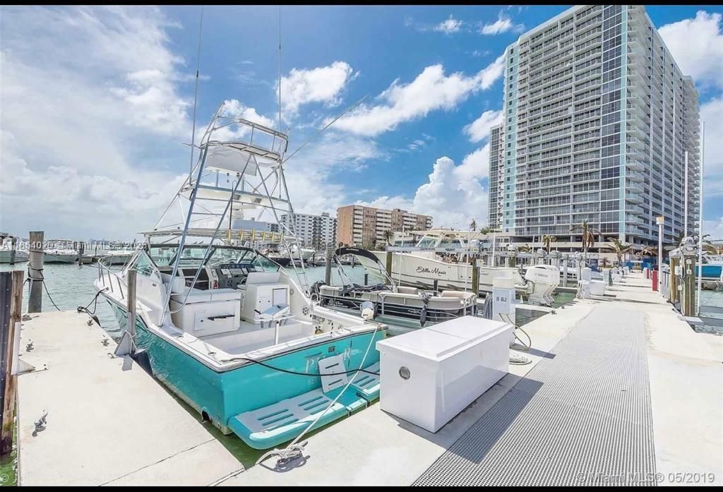 For Sale: $599,000 (2 beds, 2 baths, 1061 Square Feet)