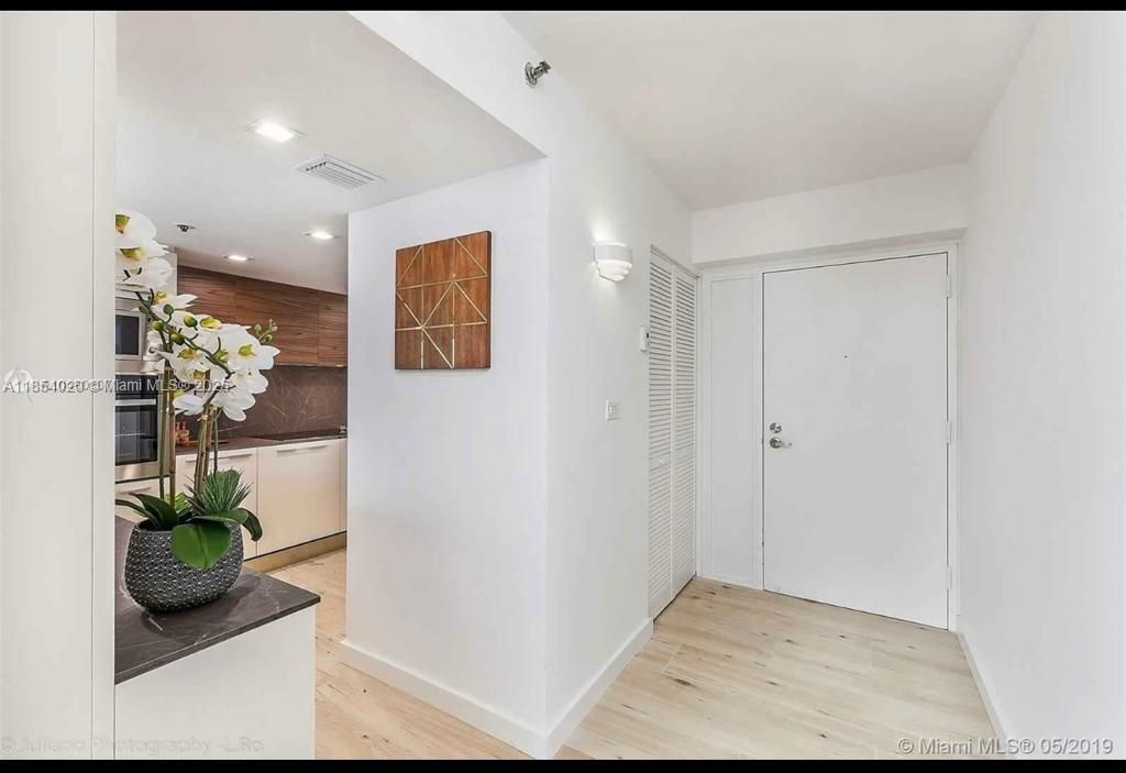 For Sale: $599,000 (2 beds, 2 baths, 1061 Square Feet)