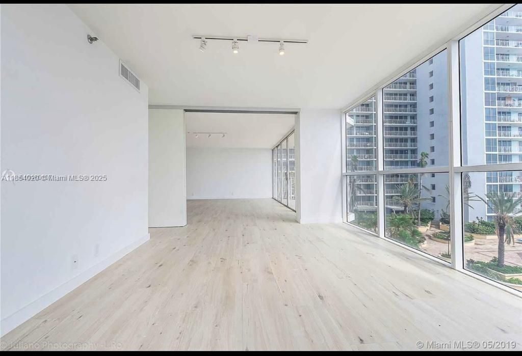 For Sale: $599,000 (2 beds, 2 baths, 1061 Square Feet)