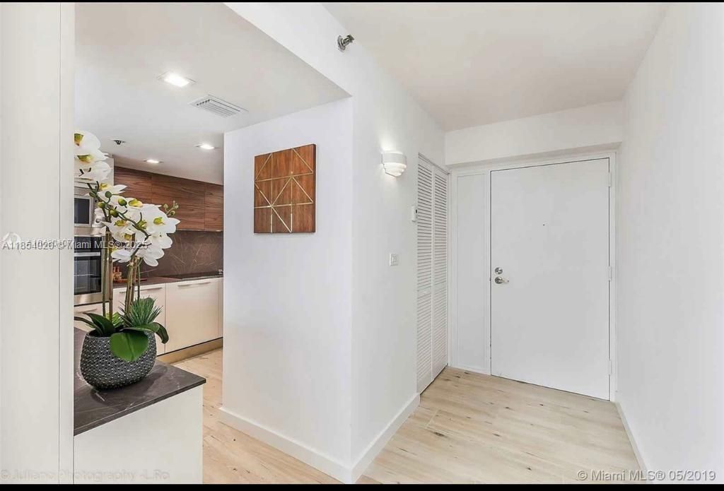 For Sale: $599,000 (2 beds, 2 baths, 1061 Square Feet)