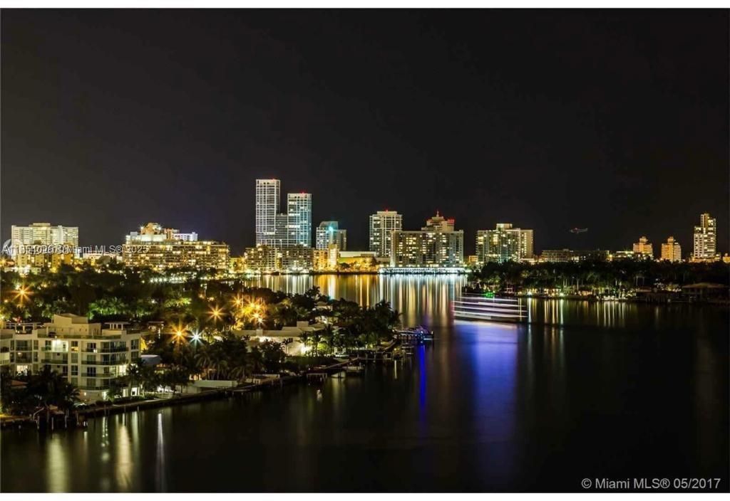 For Sale: $599,000 (2 beds, 2 baths, 1061 Square Feet)