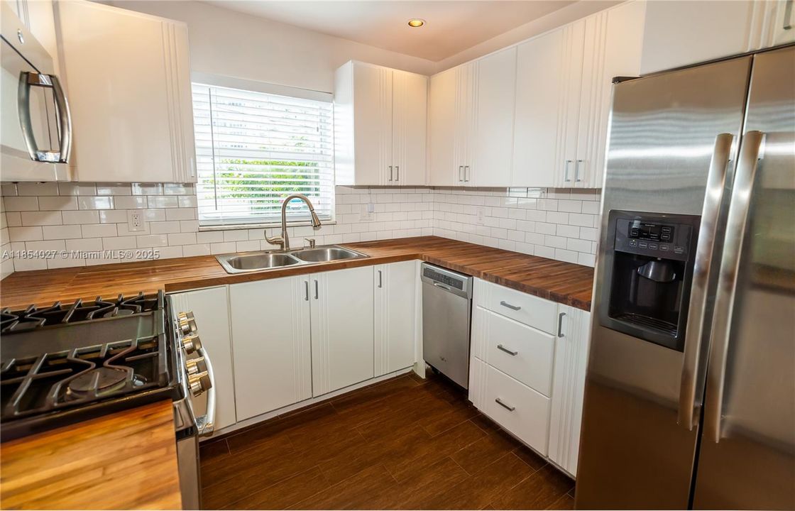 For Sale: $829,000 (2 beds, 2 baths, 1444 Square Feet)