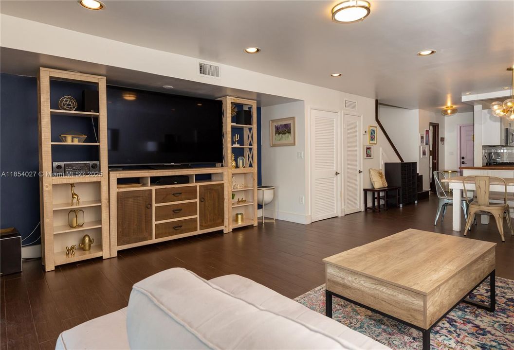 For Sale: $829,000 (2 beds, 2 baths, 1444 Square Feet)