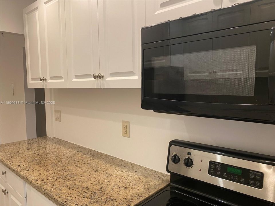 Active With Contract: $170,000 (0 beds, 1 baths, 399 Square Feet)