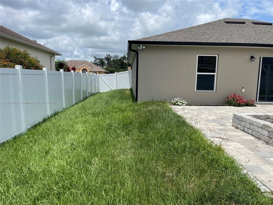 Recently Rented: $2,980 (3 beds, 2 baths, 1552 Square Feet)