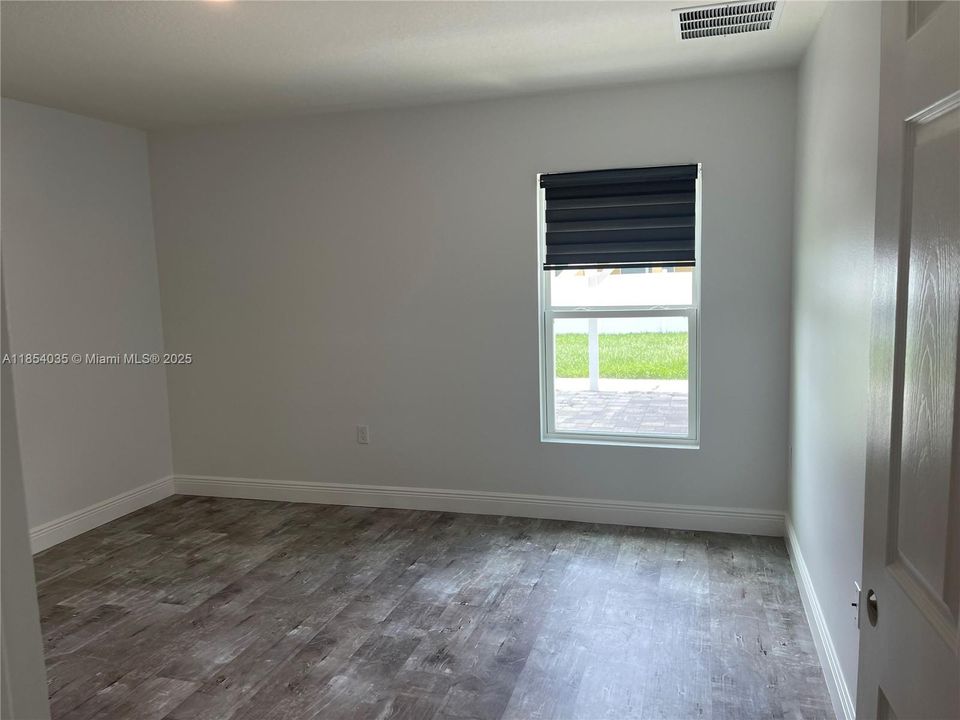 Recently Rented: $2,980 (3 beds, 2 baths, 1552 Square Feet)