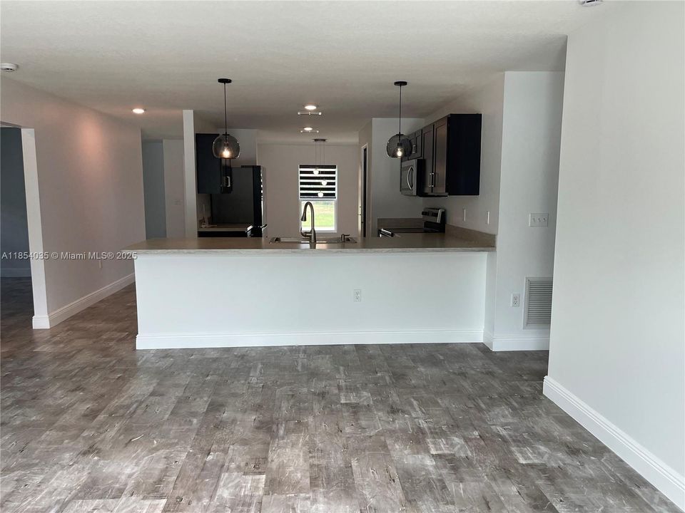 Recently Rented: $2,980 (3 beds, 2 baths, 1552 Square Feet)