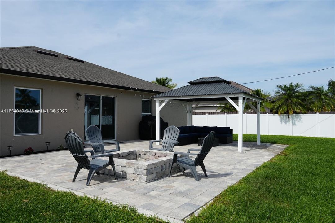 Recently Rented: $2,980 (3 beds, 2 baths, 1552 Square Feet)