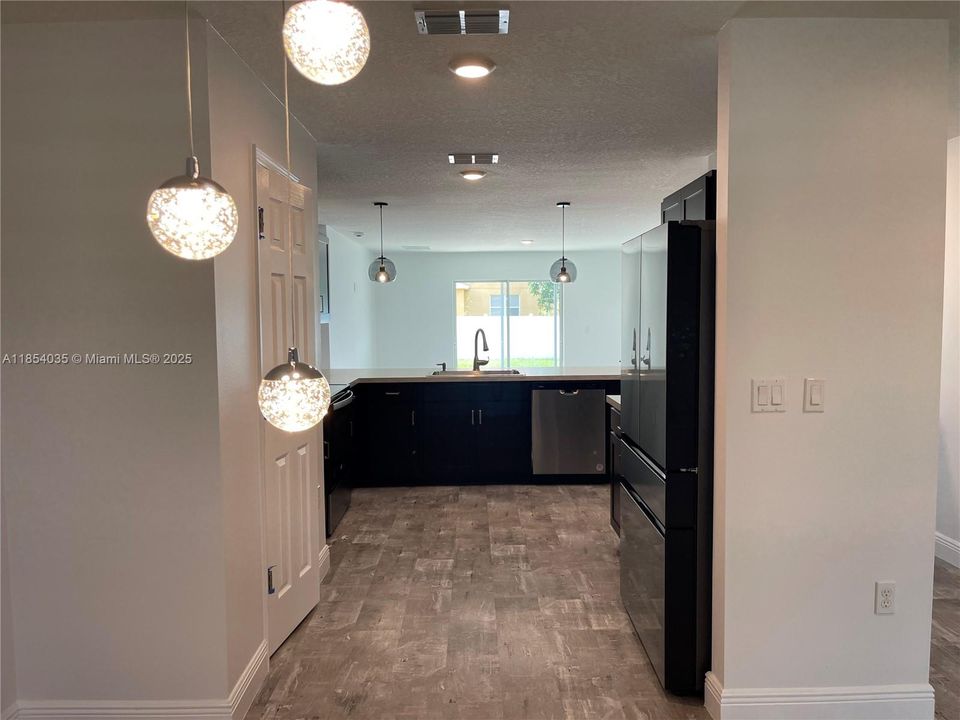 Recently Rented: $2,980 (3 beds, 2 baths, 1552 Square Feet)