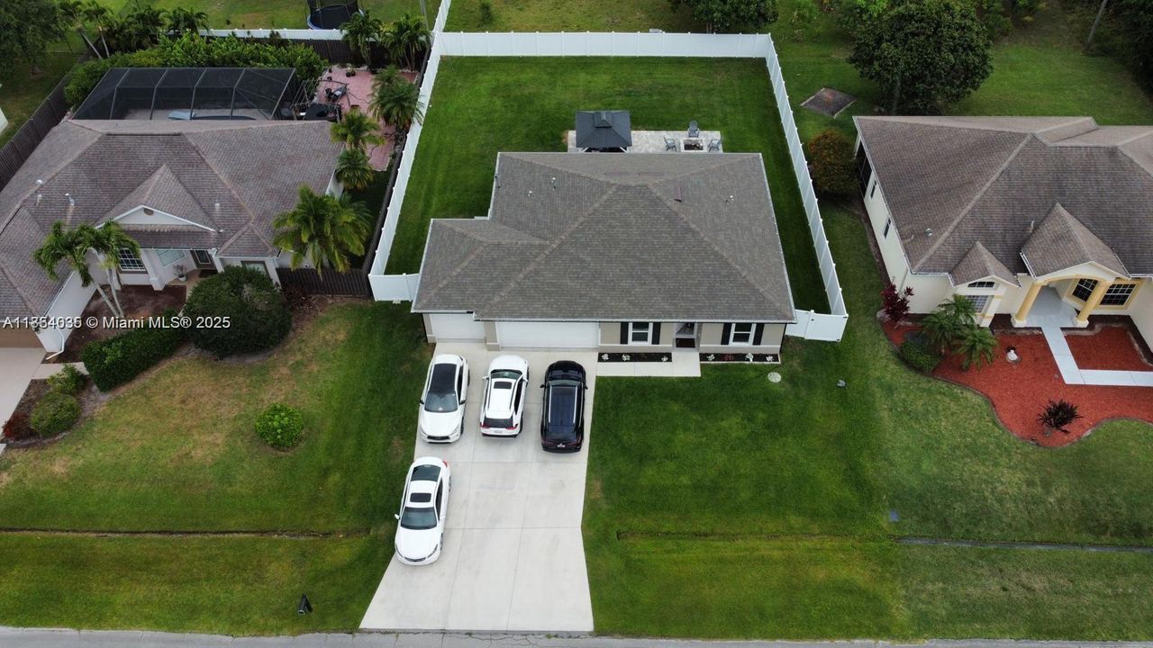 Recently Rented: $2,980 (3 beds, 2 baths, 1552 Square Feet)