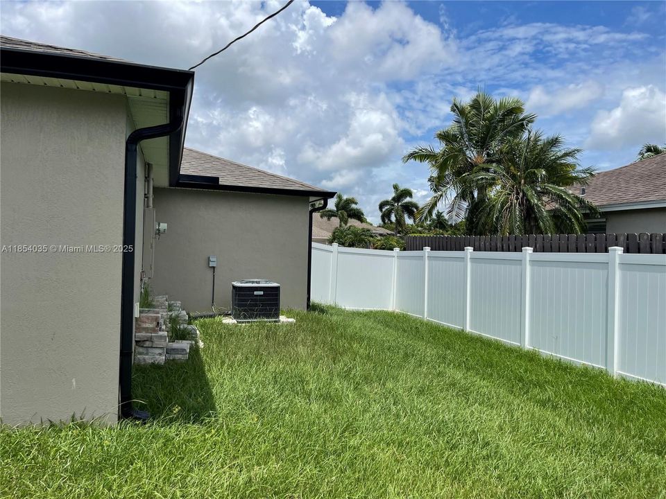 Recently Rented: $2,980 (3 beds, 2 baths, 1552 Square Feet)