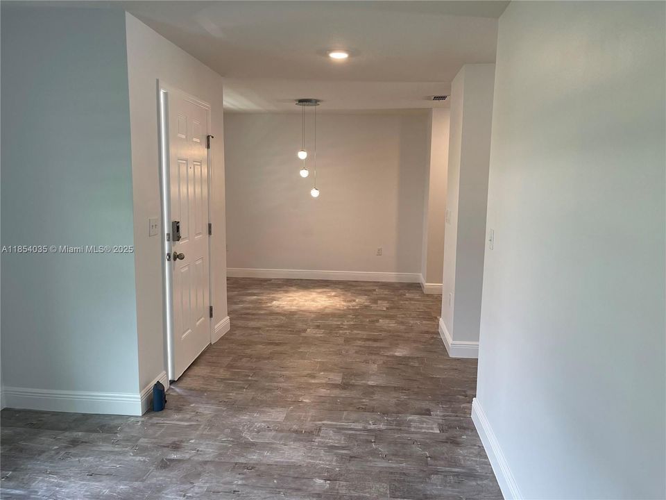 Recently Rented: $2,980 (3 beds, 2 baths, 1552 Square Feet)