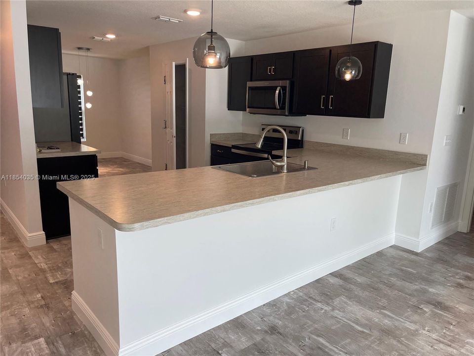 Recently Rented: $2,980 (3 beds, 2 baths, 1552 Square Feet)