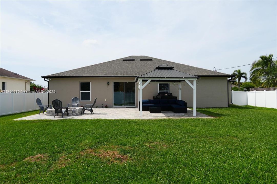 Recently Rented: $2,980 (3 beds, 2 baths, 1552 Square Feet)