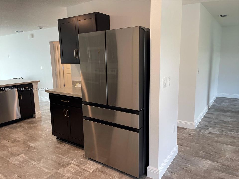 Recently Rented: $2,980 (3 beds, 2 baths, 1552 Square Feet)