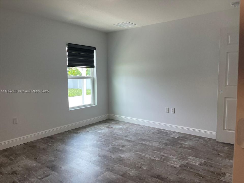 Recently Rented: $2,980 (3 beds, 2 baths, 1552 Square Feet)