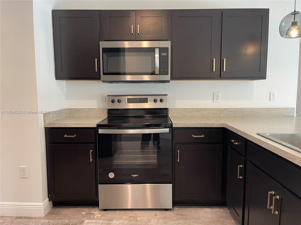 Recently Rented: $2,980 (3 beds, 2 baths, 1552 Square Feet)