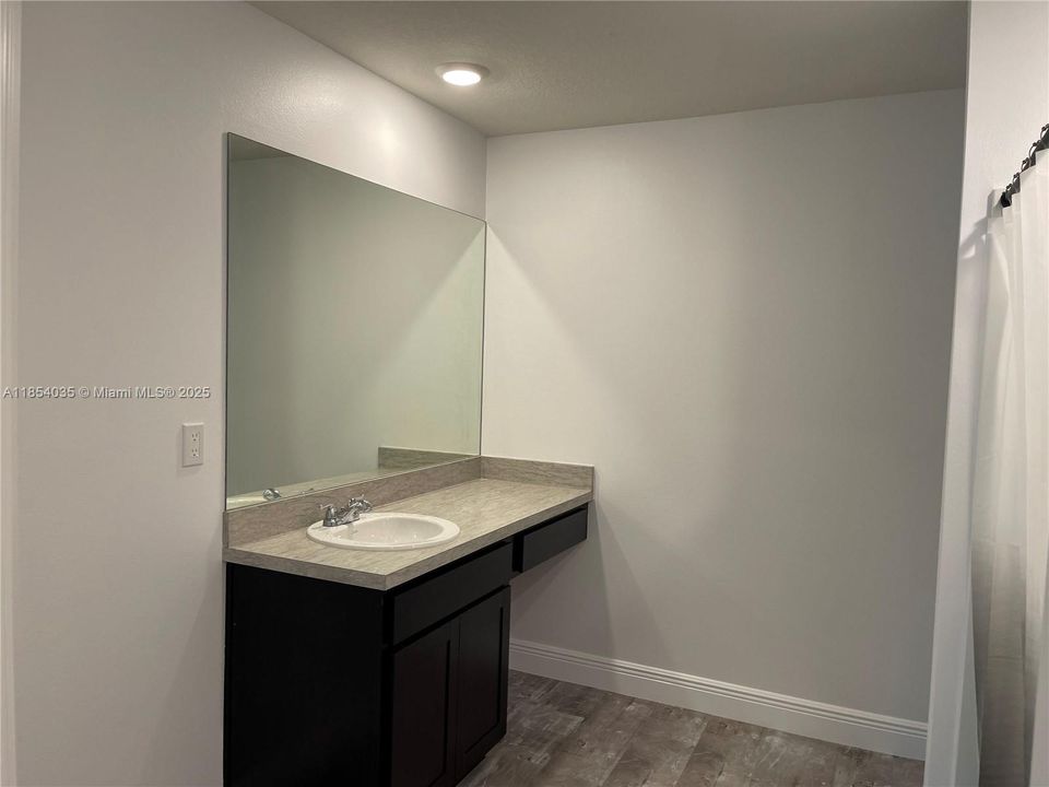 Recently Rented: $2,980 (3 beds, 2 baths, 1552 Square Feet)