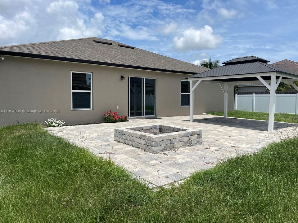 Recently Rented: $2,980 (3 beds, 2 baths, 1552 Square Feet)