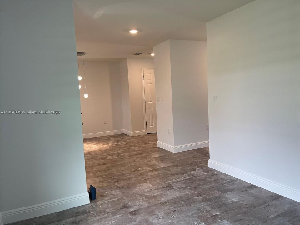 Recently Rented: $2,980 (3 beds, 2 baths, 1552 Square Feet)