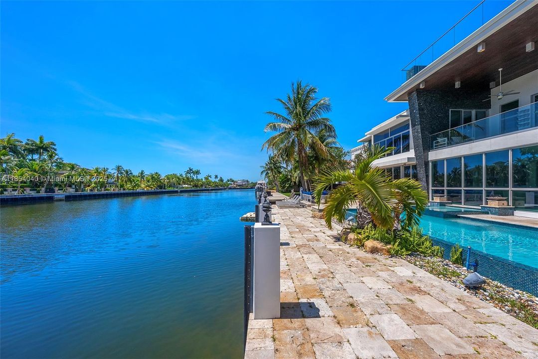 待售: $9,475,000 (7 贝兹, 6 浴室, 7674 平方英尺)