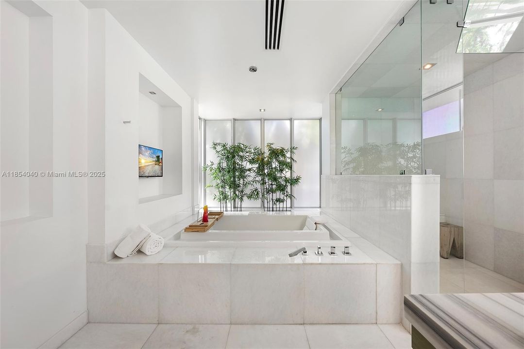 待售: $9,475,000 (7 贝兹, 6 浴室, 7674 平方英尺)