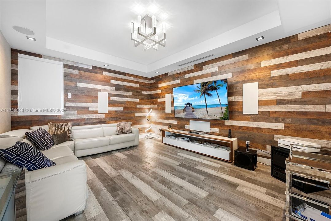 待售: $9,475,000 (7 贝兹, 6 浴室, 7674 平方英尺)