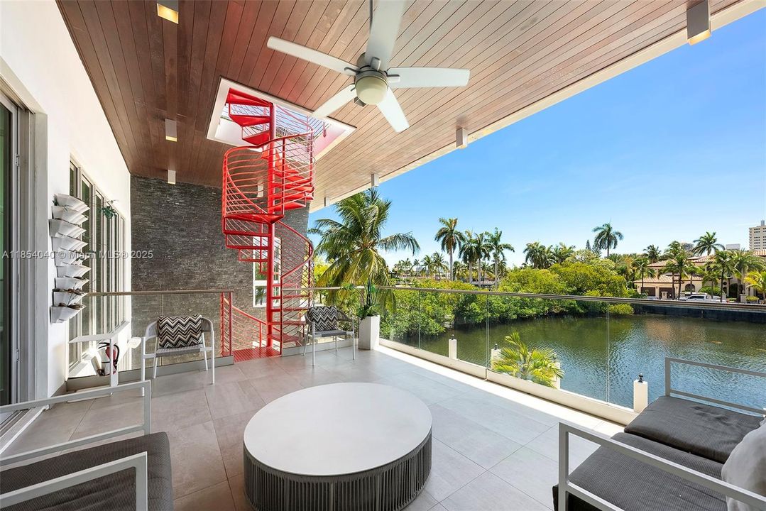 待售: $9,475,000 (7 贝兹, 6 浴室, 7674 平方英尺)