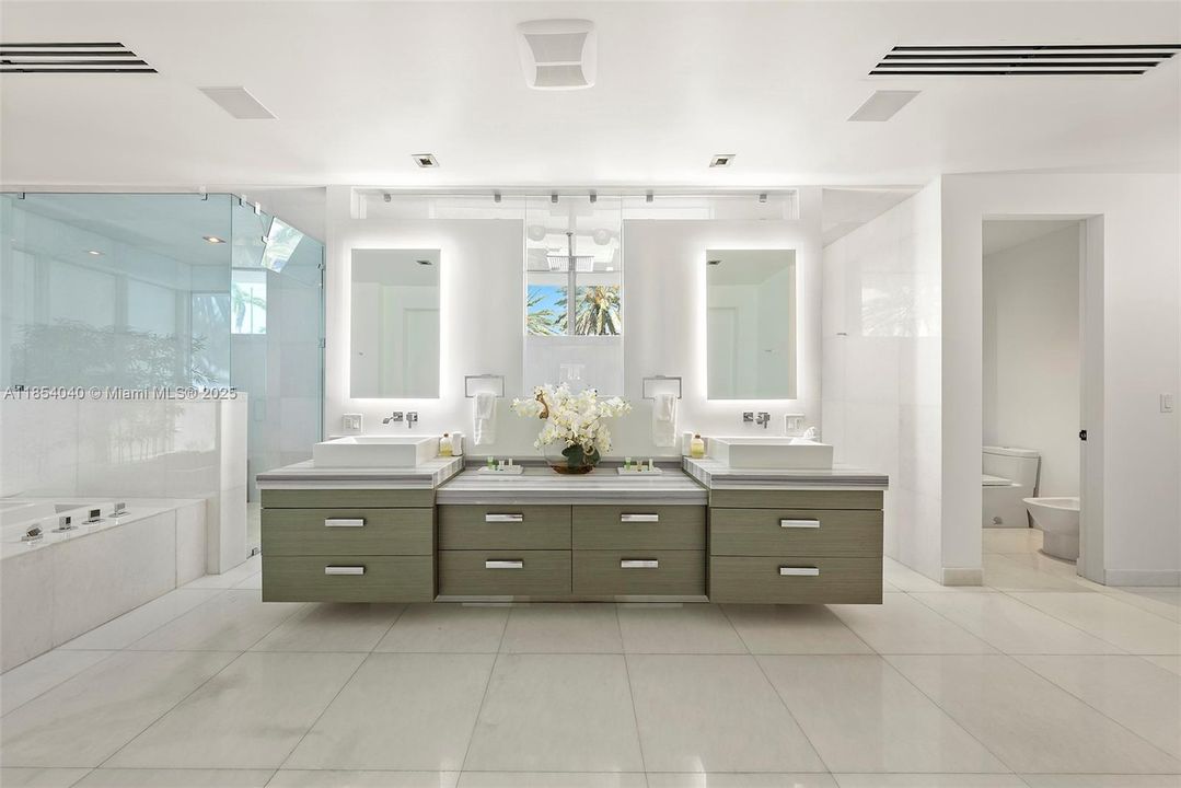 待售: $9,475,000 (7 贝兹, 6 浴室, 7674 平方英尺)