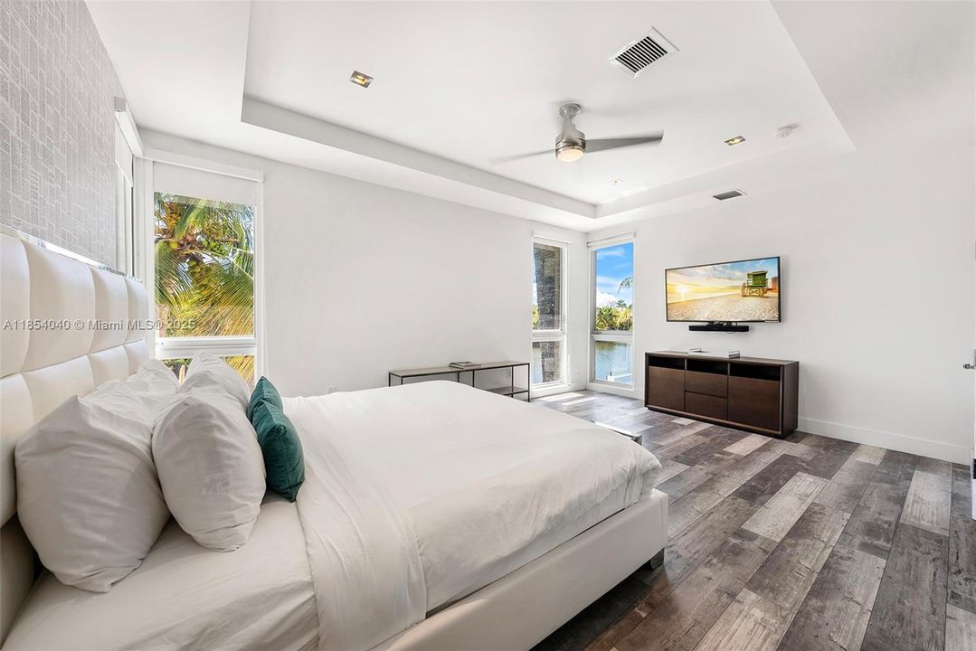 待售: $9,475,000 (7 贝兹, 6 浴室, 7674 平方英尺)