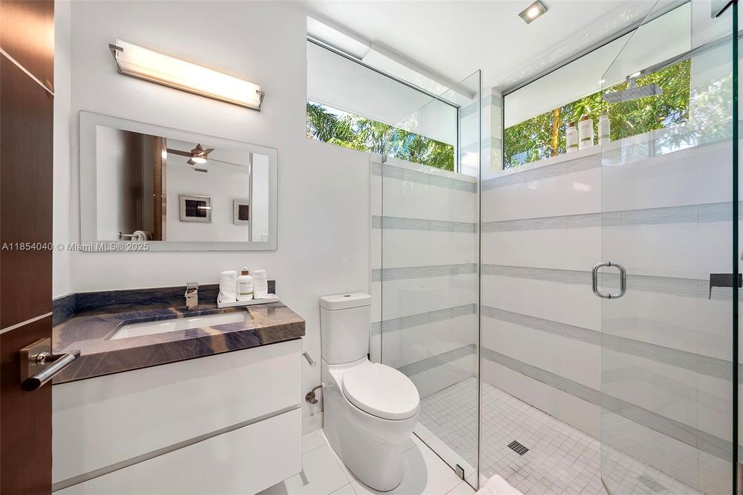 待售: $9,475,000 (7 贝兹, 6 浴室, 7674 平方英尺)