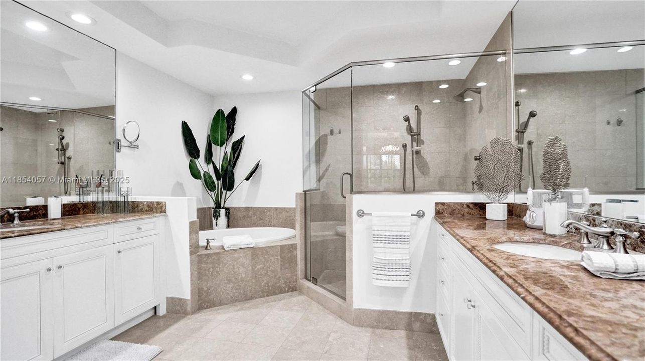 最近售出: $1,595,000 (4 贝兹, 4 浴室, 3342 平方英尺)