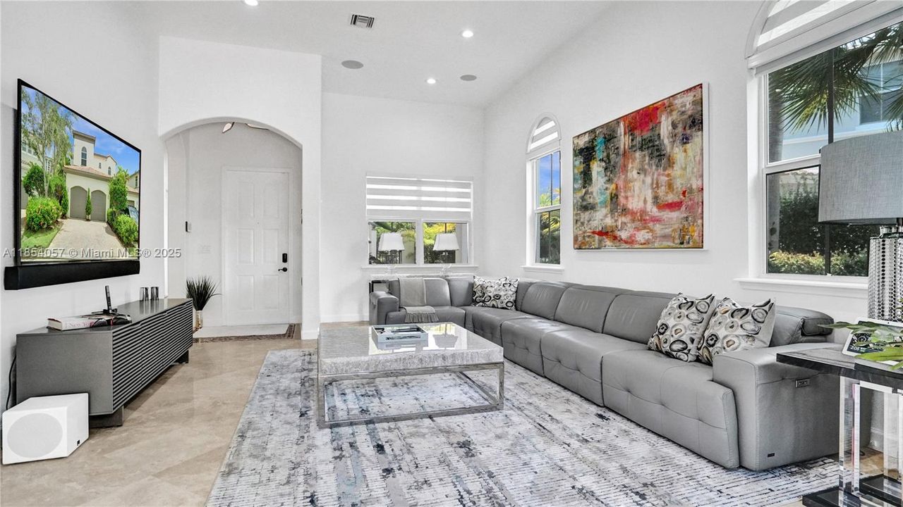 最近售出: $1,595,000 (4 贝兹, 4 浴室, 3342 平方英尺)