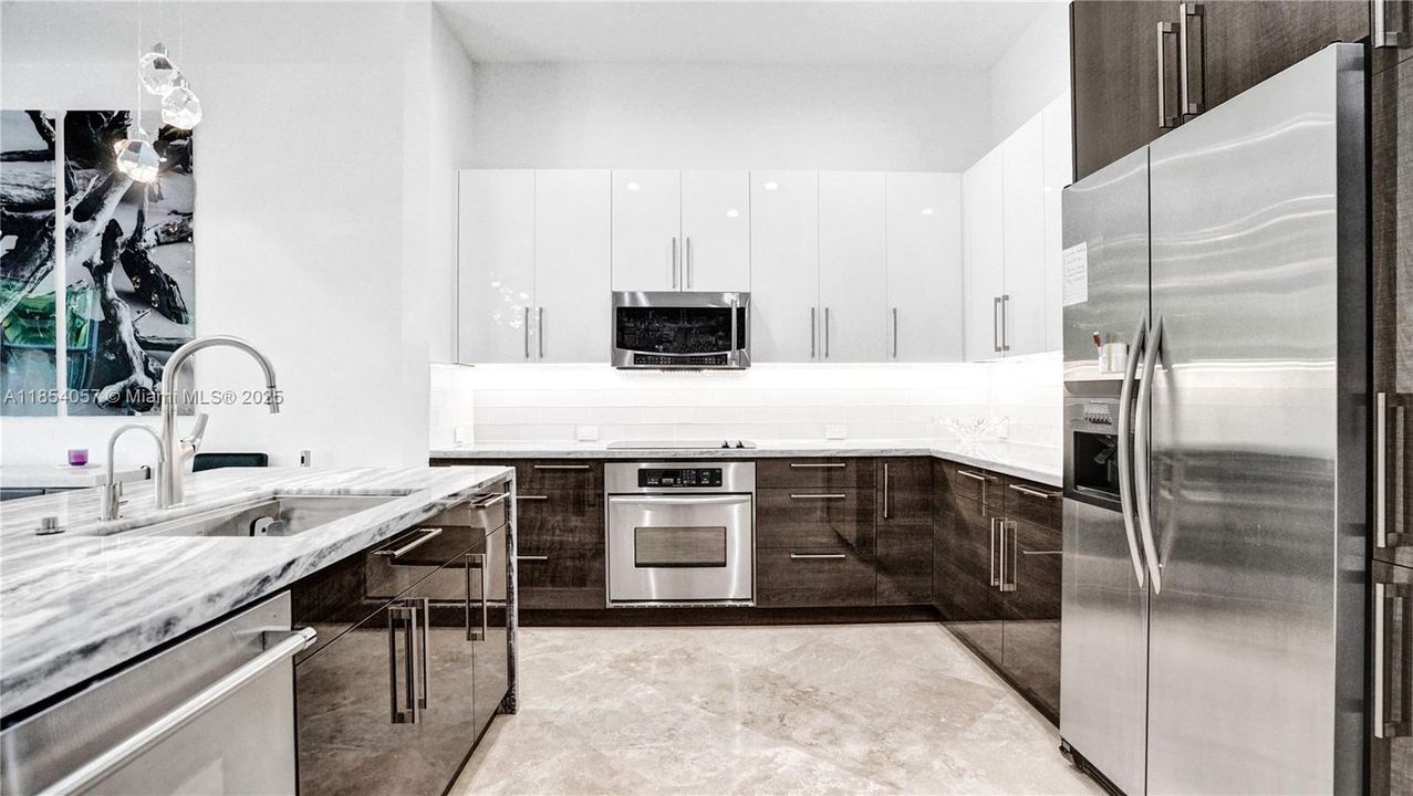 最近售出: $1,595,000 (4 贝兹, 4 浴室, 3342 平方英尺)