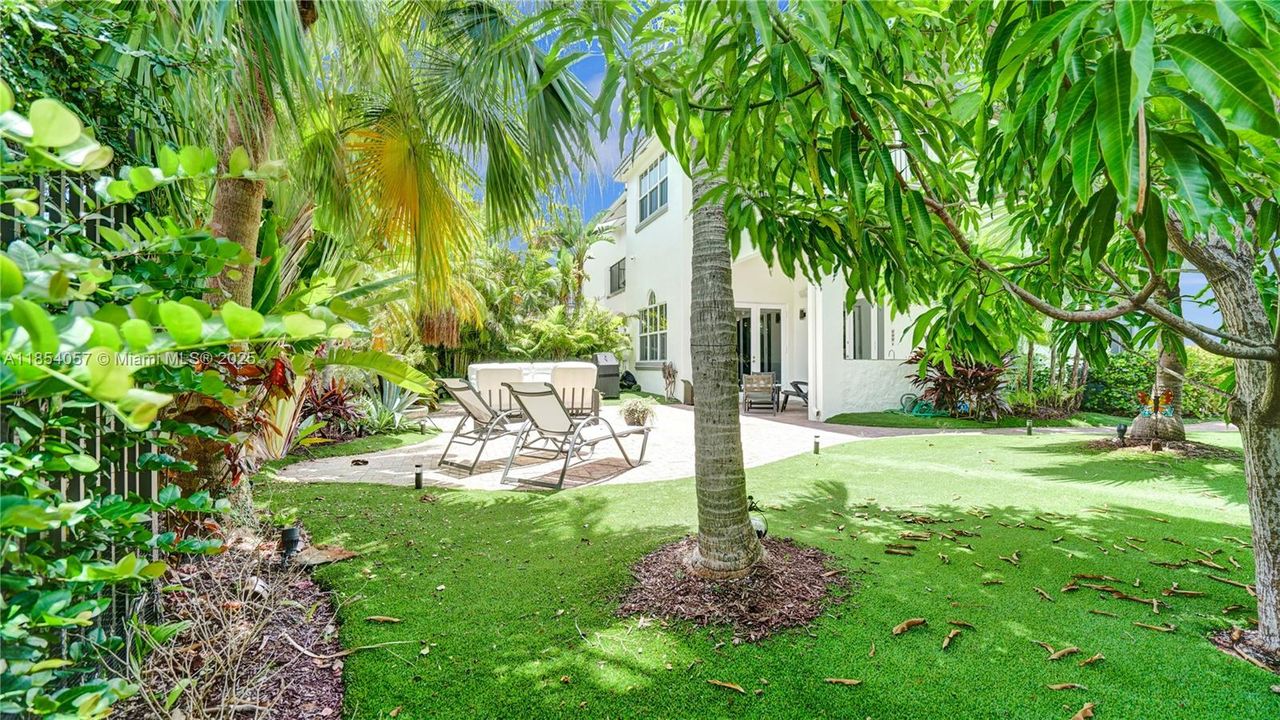 最近售出: $1,595,000 (4 贝兹, 4 浴室, 3342 平方英尺)