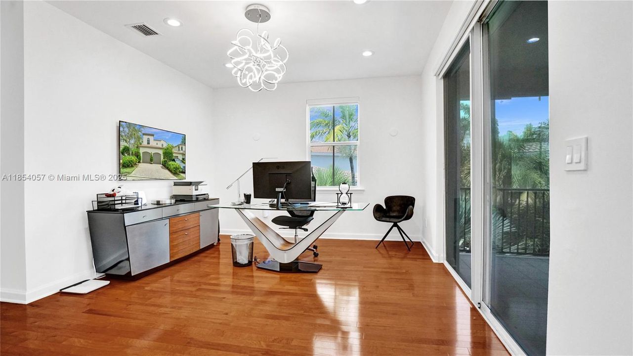 最近售出: $1,595,000 (4 贝兹, 4 浴室, 3342 平方英尺)