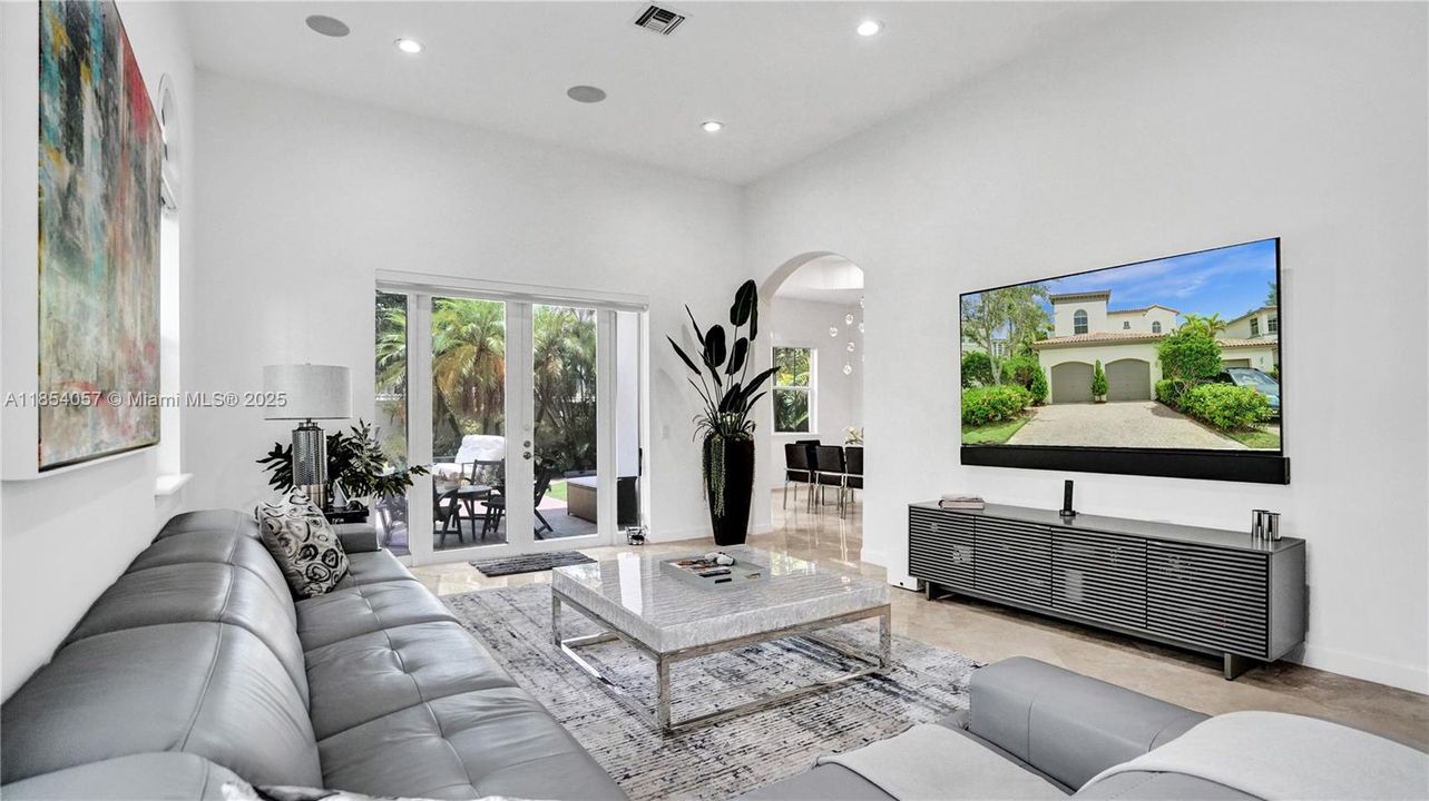 最近售出: $1,595,000 (4 贝兹, 4 浴室, 3342 平方英尺)