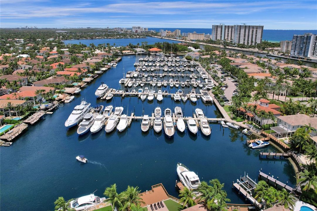 最近售出: $1,595,000 (4 贝兹, 4 浴室, 3342 平方英尺)