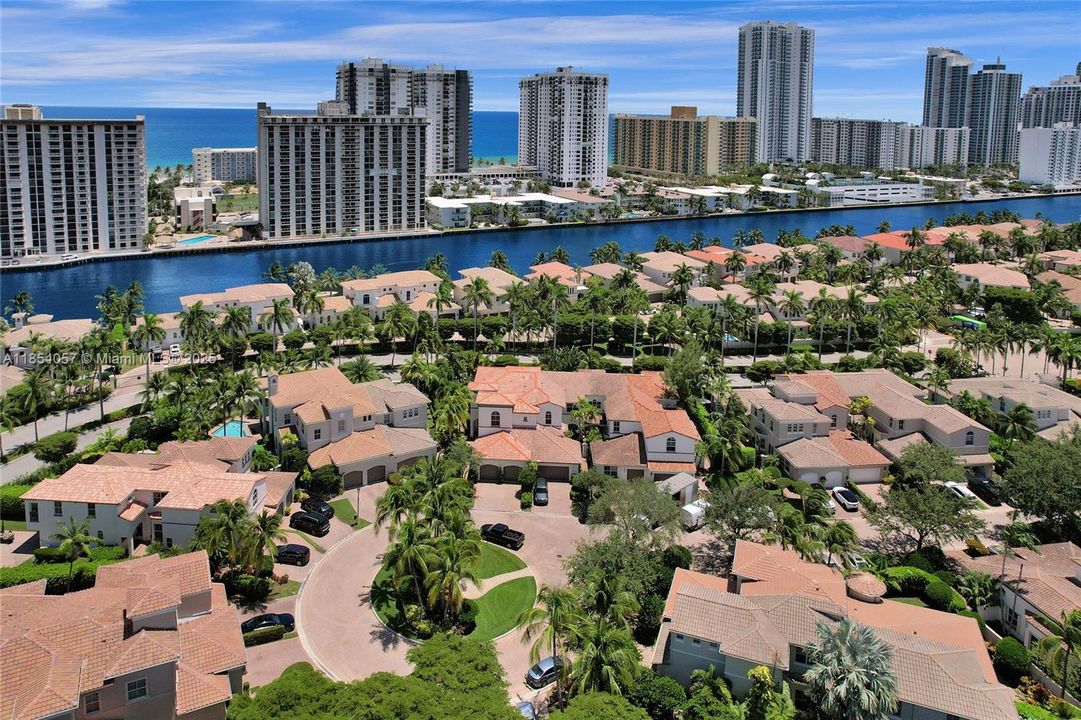 最近售出: $1,595,000 (4 贝兹, 4 浴室, 3342 平方英尺)