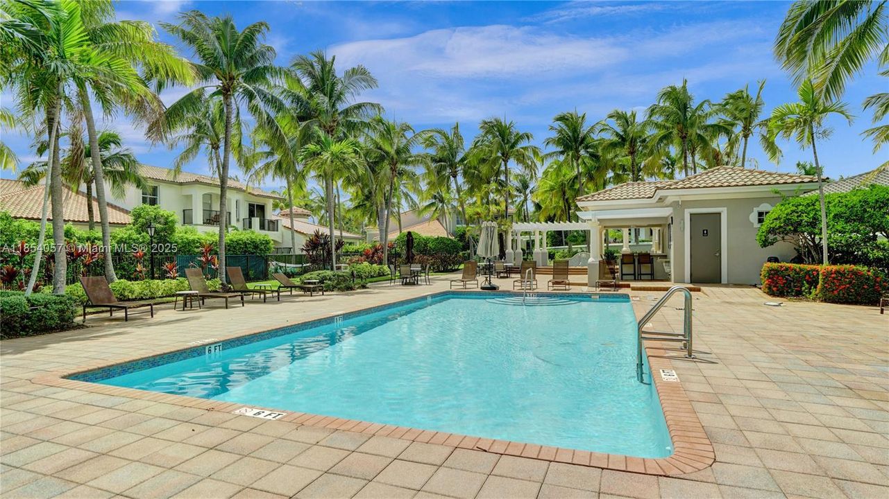 最近售出: $1,595,000 (4 贝兹, 4 浴室, 3342 平方英尺)