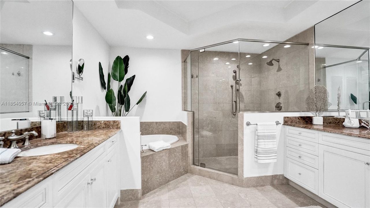 最近售出: $1,595,000 (4 贝兹, 4 浴室, 3342 平方英尺)