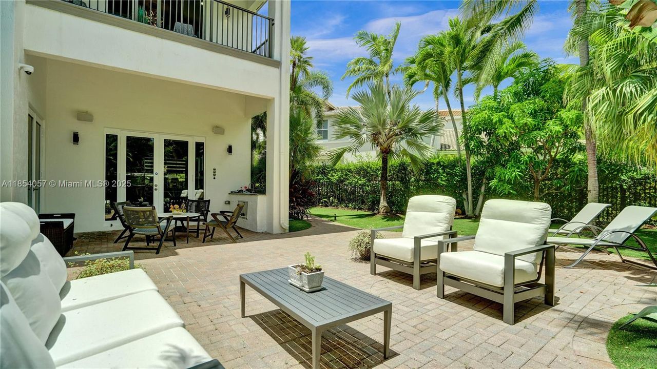 最近售出: $1,595,000 (4 贝兹, 4 浴室, 3342 平方英尺)