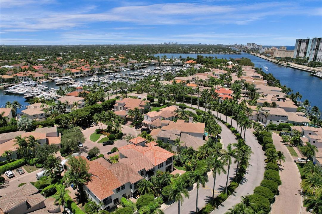 最近售出: $1,595,000 (4 贝兹, 4 浴室, 3342 平方英尺)