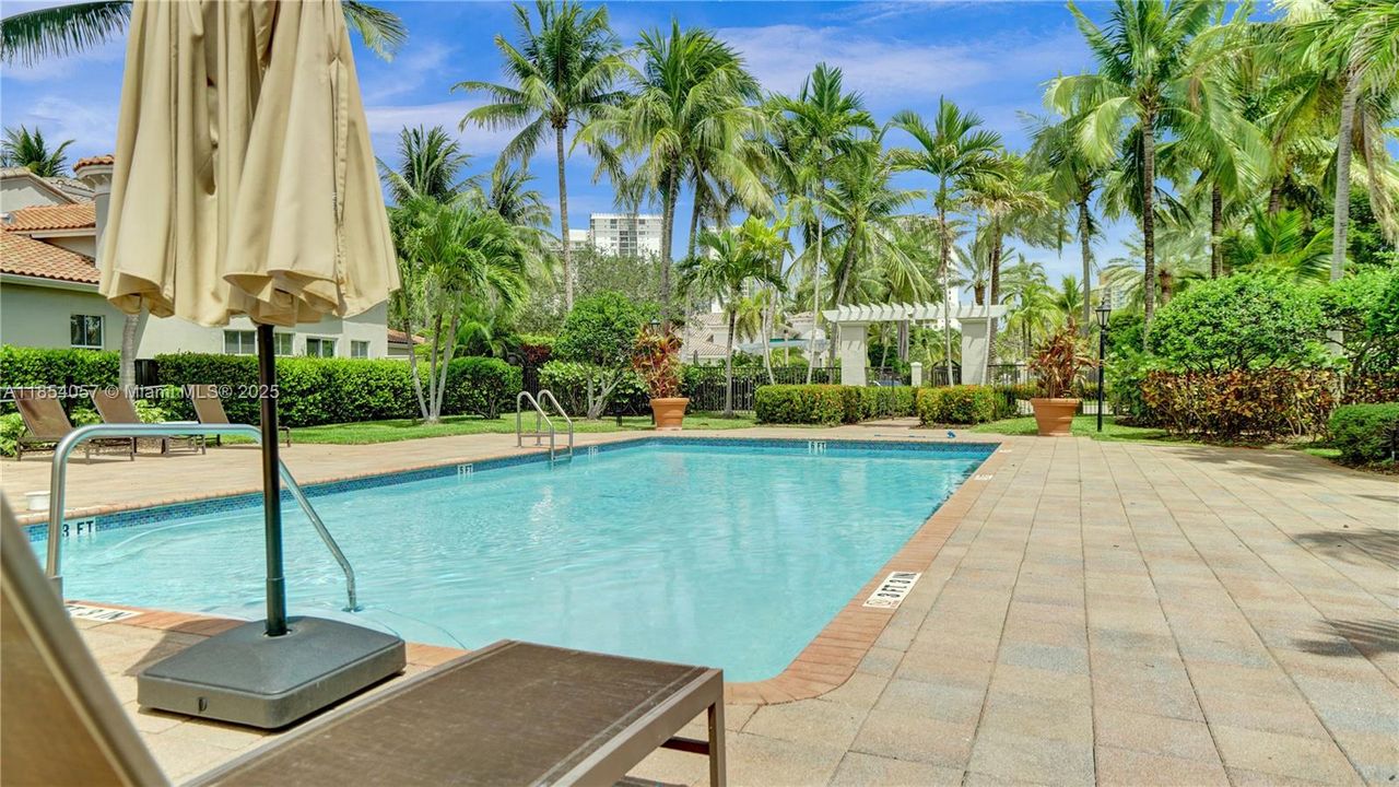 最近售出: $1,595,000 (4 贝兹, 4 浴室, 3342 平方英尺)