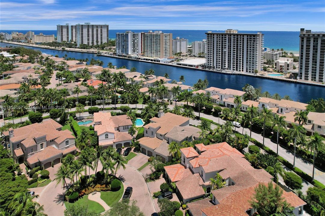 最近售出: $1,595,000 (4 贝兹, 4 浴室, 3342 平方英尺)